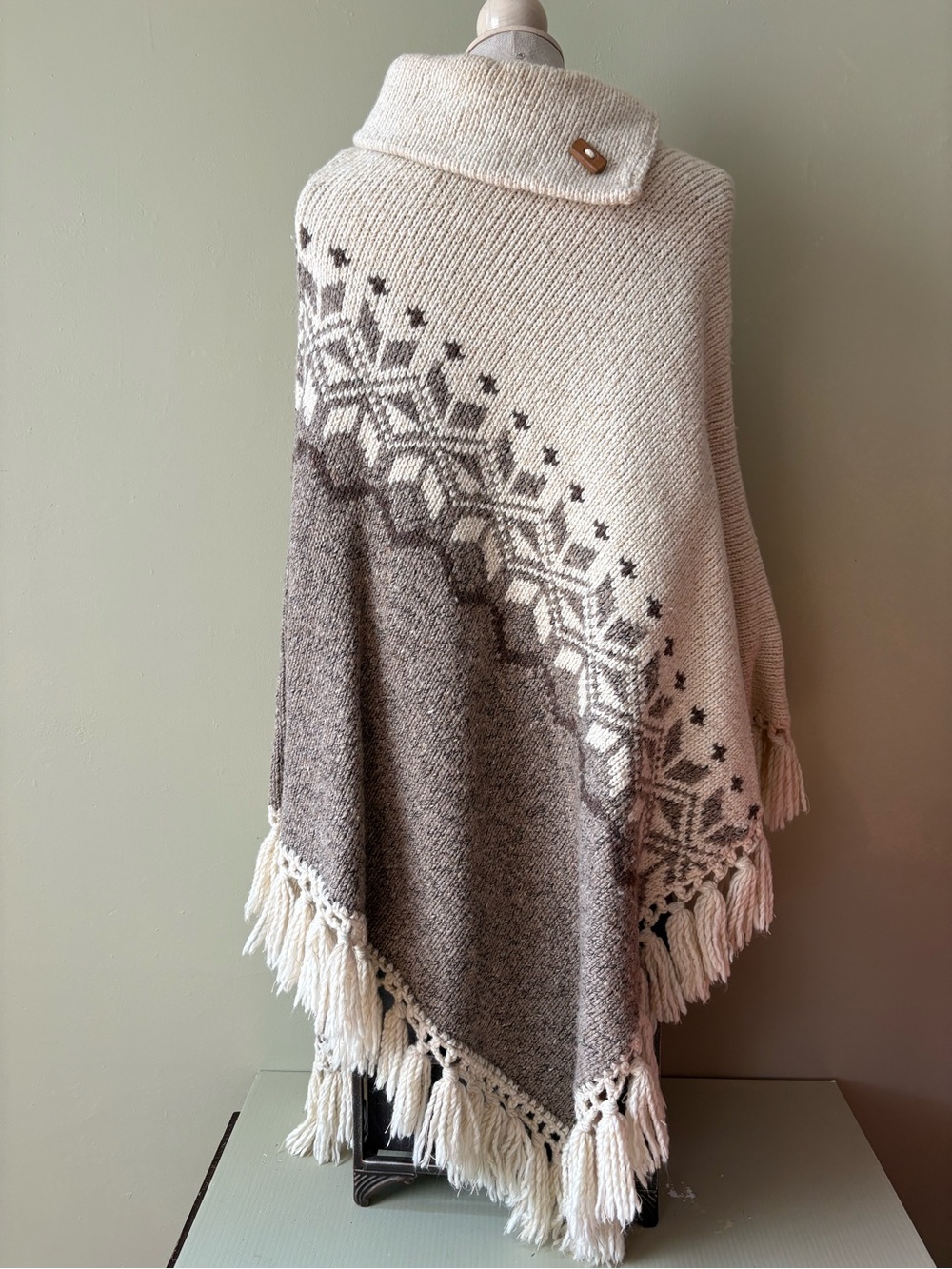 Handmade Womens Ivory & taupe Knit Fringe Poncho Cape sz L